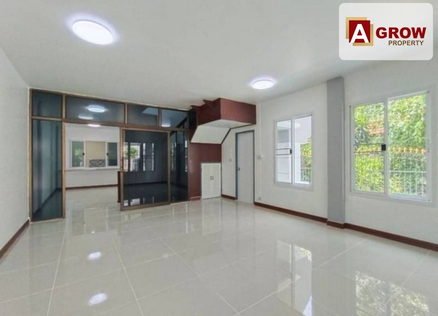 ม. บุศรินทร์ หลังมุม ใจกลางตลาดบางบัวทอง  บ้านรีโนเวทใหม่พร้อมอยู่