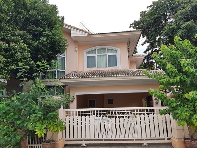 รายละเอียดเพิ่มเติมCode ID : PAP-ZE_022ราคาขาย       5,500,000 บาท- ขนาดพื้นที่ : 98.90 ตร.ว - พื้นที่ใช้สอย :  280.75 ตรม.- จำนวนห้อง : - ห้องนอน - ห้องน้ำ- ที่จอดรถ :   1-2 คัน- บ้านเดี่ยว :    2 ชั้น- บ้านเดี่ยวหันทางทิศ : -พิกัดทรัพย์ :   https://maps.app.goo.gl/ftUzKjV2xG23bzyF6สถานที่ใกล้เคียง- ใกล้ตลาด ดีดี มาร์เช่- ใกล้มาร์เก็ตวิลเลจ รังสิต- ใกล้โฮมโปร มาร์เก็ตวิลเลจ รังสิต- ใกล้โลตัส รังสิต-นครนายก คลอง 4สอบถามเพิ่มเติม/นัดชมโทร. 097-419