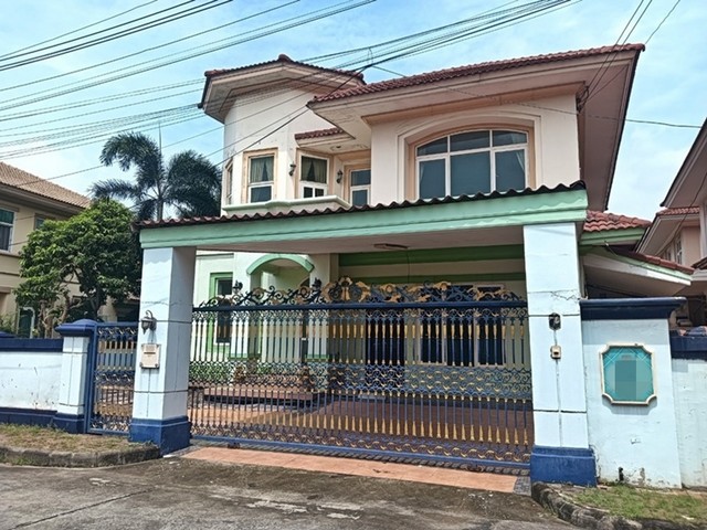 รายละเอียดเพิ่มเติมCode ID : PAP-ZB_001ราคาขาย      5,400,000 บาท- ขนาดพื้นที่ : 95 ตร.ว - พื้นที่ใช้สอย :  260 ตรม.- จำนวนห้อง : - ห้องนอน - ห้องน้ำ- ที่จอดรถ :   1-2 คัน- บ้านเดี่ยว :    2 ชั้น- บ้านเดี่ยวหันทางทิศ : -พิกัดทรัพย์ :   https://maps.app.goo.gl/5zTTF8aBET8VjYA7Aสถานที่ใกล้เคียง- ใกล้ตลาด ดีดี มาร์เช่- ใกล้มาร์เก็ตวิลเลจ รังสิต- ใกล้โฮมโปร มาร์เก็ตวิลเลจ รังสิต- ใกล้โลตัส รังสิต-นครนายก คลอง 4สอบถามเพิ่มเติม/นัดชมโทร. 097-419-5982(�