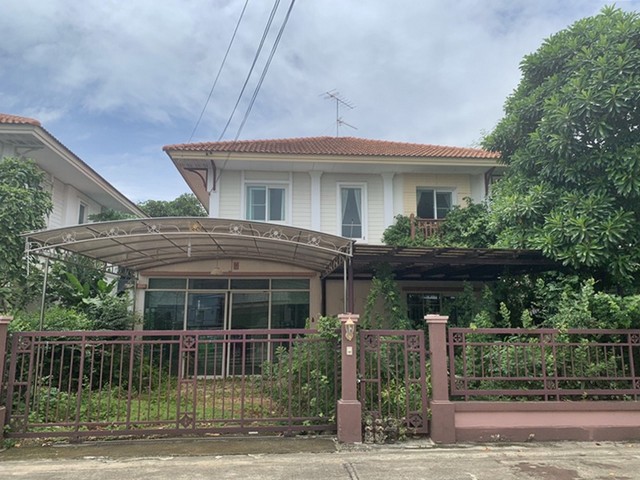 รายละเอียดเพิ่มเติมCode ID : PAP-ZB_112 ราคาขาย       4,675,000 บาท- ขนาดพื้นที่ :   63 ตร.ว - พื้นที่ใช้สอย :   215.60 ตรม.- จำนวนห้อง : - ห้องนอน - ห้องน้ำ- ที่จอดรถ :  1-2 คัน- บ้านเดี่ยว :   2 ชั้น- บ้านเดี่ยวหันทางทิศ : -พิกัดทรัพย์ :    https://maps.app.goo.gl/JqU9NCkuT71FCV1X9สถานที่ใกล้เคียง- ใกล้ตลาดบ้านฟ้า เลอ มาร์เช่- ใกล้โฮมโปร ลำลูกกา- ใกล้ตลาดชัชวาล คลอง 7- ใกล้บิ๊กซี เพลส ลำลูกกา คลอง 5สอบถามเพิ่มเติม/นัดชมโทร. 097-419-5982(พลอย)โทร. 096-932-462