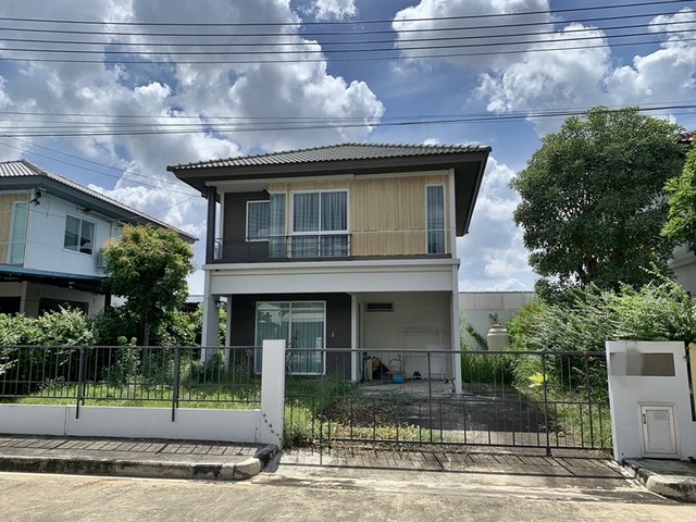 รายละเอียดเพิ่มเติมCode ID : PAP-LK1_104_1  ราคาขาย       4,070,000 บาท- ขนาดพื้นที่ :   51 ตร.ว - พื้นที่ใช้สอย :   104 ตรม.- จำนวนห้อง : - ห้องนอน - ห้องน้ำ- ที่จอดรถ :  1-2 คัน- บ้านเดี่ยว :   2 ชั้น- บ้านเดี่ยวหันทางทิศ : -พิกัดทรัพย์ :     https://maps.app.goo.gl/r3kMjacVd77QFvaW7สถานที่ใกล้เคียง- ใกล้ตลาดคลองสี่เมืองใหม่- ใกล้มาร์เก็ตวิลเลจ รังสิต- ใกล้โฮมโปร มาร์เก็ตวิลเลจ รังสิต- ใกล้โลตัส รังสิต-นครนายก คลอง 4สอบถามเพิ่มเติม/นัดชมโ