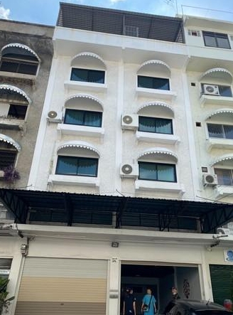 ให้เช่าอาคารพาณิชย์ 4.5 ชั้น2 คูหา มีดาดฟ้า ซอยลาดพร้าว 128/4 ใกล้รถไฟฟ้าลาดพร้าว101