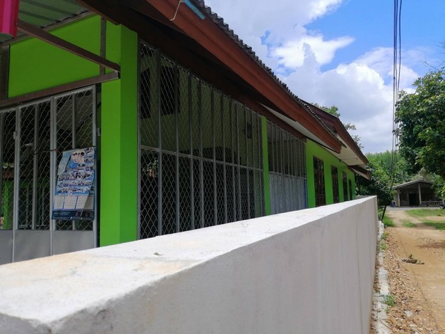 ขายบ้าน พร้อมอยู่ ติดถนนลาดยาง  ต.นาข้าวเสีย อ.นาโยง จ.ตรัง