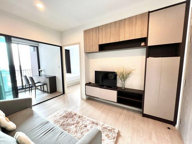 The Gallery Sukhumvit 107, beautiful view, clean, livable, 10th floor, BTS Bearing.***Service for selling/renting houses, condos and giving advice. If interested, contact at any time***Interested in additional details or pictures or to make an appointment to see the room, contact Ekachai (Aui).T. 089-799-5598Line ID: @auiauiaui001 (add @ in front)-------------------------------------------------- ------------Room type: 1 bedroom, 1 bathroomSize 35 sq m., 10th floorClean room, beautifully decorated, ready to move in.details-------------------------------------------------- ------------Rental price: 13,000.-/month-------------------------------------------------- -----------* furniture- wardrobe- Built-in kitchen- Bed with mattress- TV shelf- Sofa-------------------------------------------------- ------------*Facilities worth using– Swimming pool (Infinity Edge style on the rooftop)– Fitness (Sky Lounge Fitness)– Gardens (sky garden, ozone garden)- library– Others (5 floors of in