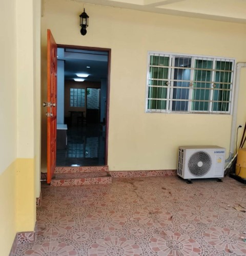 ให้เช่าทาวน์โฮมสุขุมวิท81ใกล้BTSอ่อนนุชแอร์เฟอร์นิเจอร์ครบมีต3นอน3น้ำราคาเช่าเดือนละ35,000บาทจดทะเบียนบริษัทได้