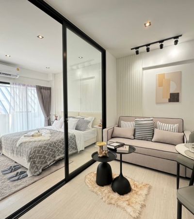 ติดต่อ หลิน 088 598 6998 Line ID: positive.agขาย 1.79 ล้านบาทHillside 1 (คอนโดหลัง มช.) ห้องสวยทำใหม่ทั้งหมดFREE !! เฟอร์นิเจอร์ และของตกแต่งทำเลดีมาก หลัง มช. เดินถึง มช.ได้เลย เดินทางสะดวก ร้านอาหารเยอะมาก.ชั้น 3 ขนาดห้อง 32.30 ตรม. มีระเบียง.ห้องสวย กั้นแยกห้อง ตกแต่งครบ อยู่เองก็คุ้ม ปล่อยเช่ายิ่งคุ้มจัดเต็มเฟอร์นิเจอร์ built in Fully Furnished เครื่องใช้ไฟฟ้าครบ พร้อมเข้าอยู่.1 นอน1 นั่งเล่น1 ครัว 1 น้ำ1 ระเบียง.