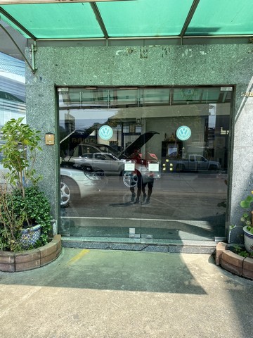 BS1309ให้เช่าโชว์รูม 2 ชั้น ติดริมถนนแจ้งวัฒนะ ใกล้ห้าแยกปากเกร็ด เหมาะทำเป็นโชว์รูมรถยนต์ค่าเช่า 150,000 บาทต่อเดือน ประกัน 2 เดือน ล่วงหน้า 1 เดือนสัญญาขั้นต่ำ 6 ปี มีค่าหน้าดิน 3 ล้านบาทติดต่อ : คุณพร 0938091444 (เบอร์นี้แอดไลน์ได้คะ),โทร 0939833259ID Line : henghengpaulaรหัสประกาศ BS1309ให้เช่าโชว์รูม 2 ชั้น ติดริมถนนแจ้งวัฒนะ ใกล้ห้าแยกปากเกร็ด เหมาะทำเป็นโชว์รูมรถยนต์ศูนย์บริการ ศูนย์ฝึกอบรม อ