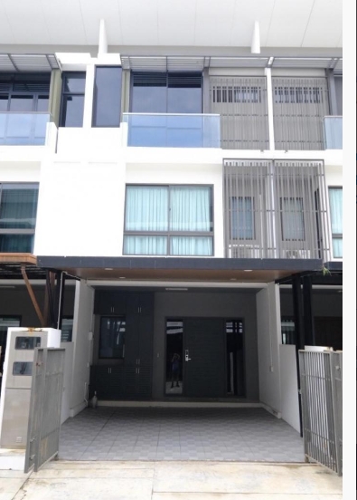 ให้เช่าทาวโฮม 3 ชั้น  The Landmark เอกมัย-รามอินทรา เกษตรนวมินทร์