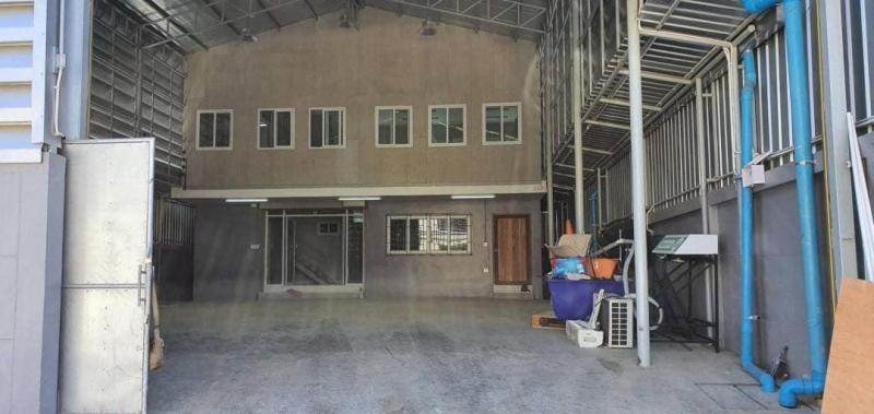 ให้เช่าโกดัง มีออฟฟิต 2 ชั้น บางนา-ตราด 49  พื้นที่ใช้สอย 400 ตารางเมตร ขนาด 60 ตารางวา ใกล้ Central Bangna