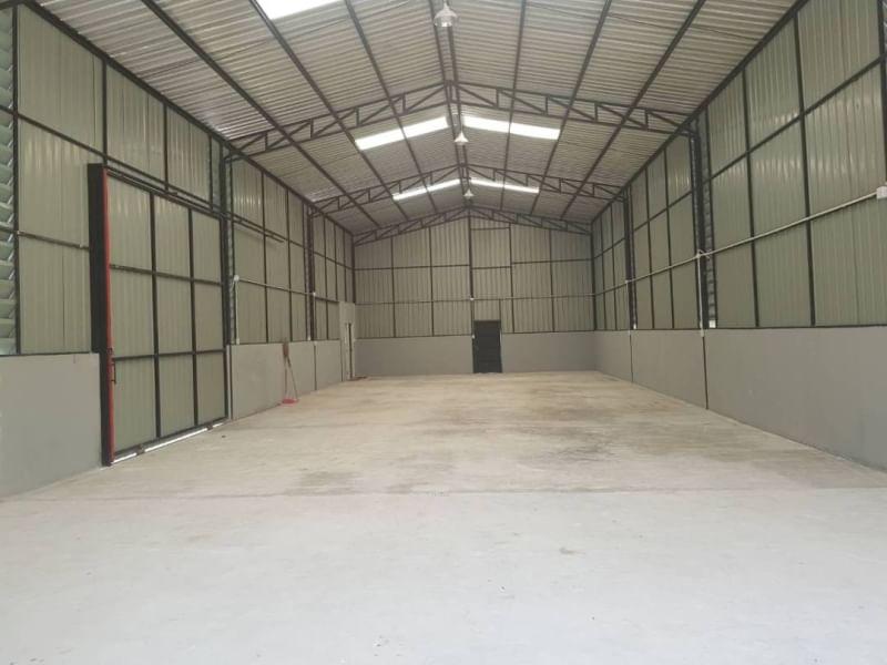 ให้เช่าโกดัง พร้อมออฟฟิศ ใกล้ BigCลาดพร้าว  ซอย ลาดพร้าว83 ขนาด260 ตรม. พื้นที่100ตรว. มีระบบไฟ 3 เฟส โกดังสูง 6 เมตร