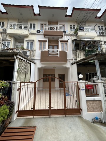 [B900]ให้เช่า 13.5k ทาวน์โฮม รีโนเวทใหม่ ทั้งหลัง หมู่บ้านเอกนคร ห้าแยกวัชรพล ถนนร่วมมิตรพัฒนา เขตบางเขน ใกล้จุดขึ้น-ลงทางด่วนฉลอง เชื่อมต่อวงแหวนกาญจนาภิเษก ใกล้รถไฟฟ้าสายสีชมพูทาวน์โฮม 3 ชั้น 20 ตร.วา พื้นที่ใช้สอย 200 ตร.ม 3 ห้องนอน 3 ห้องน้ำ 1 โถงรับแขก 1 ห้องครัว พร้อมดาดฟ้า 1 ที่จอดรถ พร้อมผ้าม่านเหล็กดัดมุ้งลวด แอร์ 2 เครื่อง13,500.-/เดือน สัญญาขั้นต่ำ 1 ปี ประกัน 2 เดือน ล่�