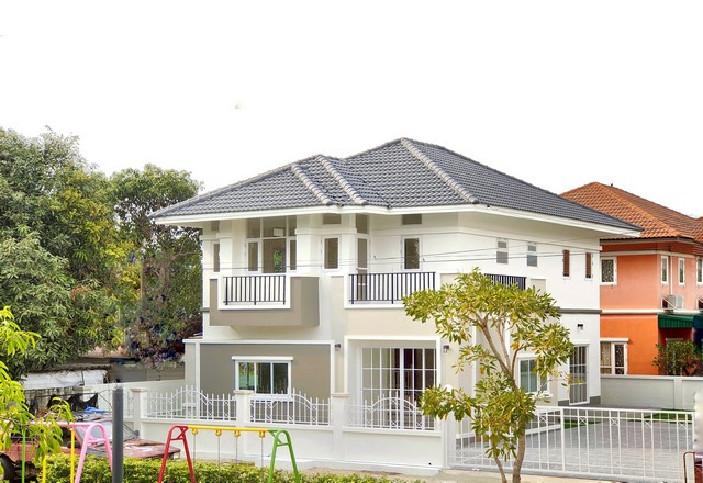 บ้านหน้าสวนแปลงพิเศษ มีเพียงไม่กี่แปลงในโครงการฯ บ้านฟ้ากรีนพาร์ค เฟส 2   รังสิต-ลำลูกกา คลอง2 59.7 ตร.ว. 4 ห้องนอน  3 ห้องน้ำ 3-4 ที่จอดรถมุมตรงข้ามสวนฯแผนที่โครงการบ้านฟ้ากรีนพาร์ค เฟส2 : https://maps.app.goo.gl/b159A2gwmXxYJi9T7เพียง 3.69 ล้าน    ฟรีโอนบ้านเดี่ยวใกล้รถไฟฟ้าฯ สายสีเขียว ตลาดนานาเจริญ สนามบินดอนเมือง เดินทางสะดวกโครงการฯ ร่มรื่น เงียบสงบ  มีนิติบุคคลฯ ดูแลอย่างดีรายละเอียดทรัพ