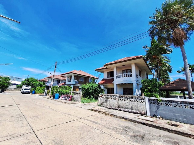 รหัส:  16542 ต้องการขาย บ้าน ณัฐนันท์โฮม 4 57 ตร.วา 0 งาน 0 Rai 3BEDROOM2Bathroom 1950000 THB ไม่ไกลจาก ใกล้รถไฟฟ้าชานเมืองสายสีแดงเข้ม ใกล้รถไฟฟ้าสายสีชมพูปากเกร็ด รถไฟฟ้าสายสีม่วงคลองบางไผ่ ใกล้มหาวิทยาลัยธรรมศาสตร์รังสิต ใกล้มหาวิทยาลัยชินวัตร ใกล้มหาวิทยาลัยปทุมธานี (บ้านมือสอง) ทำเลสวย