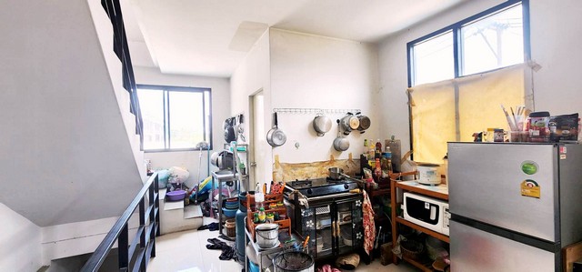 Townhome วิสด้อม 23 Square Wah 0Bedroom3BR ไม่ไกลจาก ใกล้เซ็นทรัลพระราม 2 บิ๊กซีพระราม 2 โรงเรียนบางปะกอก โรงเรียนสวนกุหลาบธนบุรี (หลักสูตรภาษาอังกฤษ) โรงเรียนบางมดวิทยา โรงพยาบาลนครธน โรงพยาบาลบางปะกอก 9 อินเตอร์เนชั่นแนล โรงพยาบาลบางมด การเดินทางสะดวกสามารถเข้าออกได้หลายทาง ถนนพระราม 2 ถนนบางขุนเทียนชายทะ ทำเล-คุณภาพ