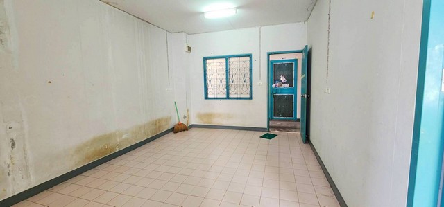 คอนโด. Eua Arthorn Salaya 1 420000 B. 1 ห้องนอน 1 ห้องน้ำ 33 ตารางเมตร ใกล้กับ ใกล้สนามกีฬา ใกล้พื้นที่ใช้สอยส่วนกลางของโครงการ โครงการบ้านเอื้ออาทรศาลายา 1 อยู่ติดกับตลาดเอื้ออาทร สะดวกสบาย จับจ่าย ใช้สอยสะดวก แค่เดินเข้าออกปากซอย บรรยากาศน่าอยู่ นครปฐม