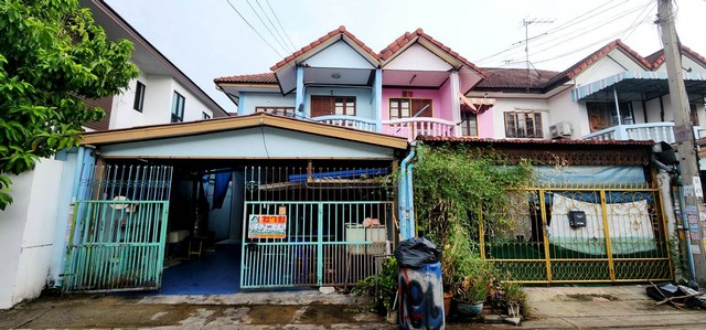 รหัส:  16535 FOR SALE Townhouse รุ่งทรัพย์สามัคคี พ.ท. 0 Rai 0 NGAN 30 ตาราง.วา 2650000 B. ใกล้กับ ใกล้มหาวิทยาลัยธุรกิจบัณฑิต เดอะมอลล์งามวงศ์วาน พันธ์ทิพย์งามวงศ์วาน แยกพงษ์เพชร แยกสามัคคี วัดบัวขวัญ โรงเรียนเบญจมราชานุสรณ์ ตลาดประชานิเวศน์ 3 ตลาดงามวงศ์วาน ทางด่วนพิเศษศรีรัช แหล่งชุมชนมากมาย เข้าออกได้หลายเส้นทาง คุ่มค่า