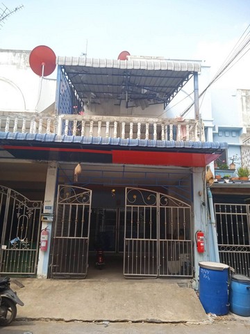 ขายทาวน์เฮาส์  2 ชั้น 18 ตร.ว. ม.ศุกลักษณ์คลองหลวง  ใกล้วัดธรรมกาย ราคา 950,000 บาท  ติดต่อ คุณแดน  0839295426 ไอดีไลน์  danchai2313