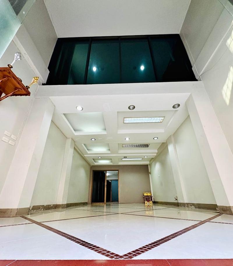 CH988 ให้เช่าอาคารพาณิชย์ 4 ชั้น ย่านนวลจันทร์ ใกล้สถานีสายสีชมพู