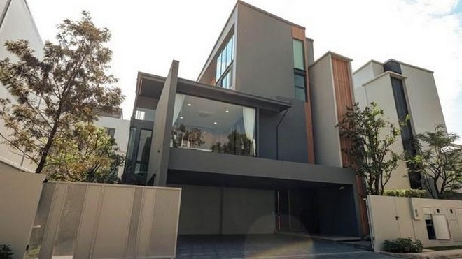 ให้เช่าบ้านเดี่ยว 3 ชั้น  VIVE กรุงเทพกรีฑา 2 ตกแต่งเฟอร์สวยน่าอยู่ เดินทางสะดวก