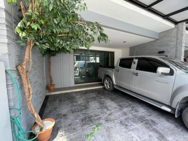 ให้เช่าทาวน์โฮม 3 ชั้น ติดถนนบางนา-ตราด กม.5 โครงการ Plex Bangna พื่นที่ใช้สอย 190 ตร.ม. 3 ห้องนอน 4 ห้องน้ำ