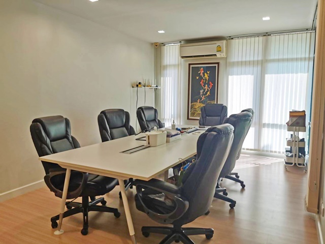 เซ็นทรัล บางนา 2 กม. ให้เช่าโฮมออฟฟิศ 3 ชั้น 22 ตรว. กว้าง 5.5 ม. ติดถนนบางนา-ตราด กม. 5 เงียบสงบ  5แอร์  220 ตรม. รพ. ไทยนครินทร์ 3นอน 4น้ำ