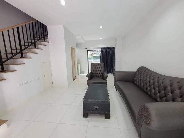 ให้เช่า ทาวน์โฮม ติดถนนเสรีไทย 52 โครงการ บ้านกลางเมืองเสรีไทย ใกล้โรงเรียนทรงวิทย์ศึกษา    ย่านบางกะปิ รามอินทรา สุขาภิบาล3