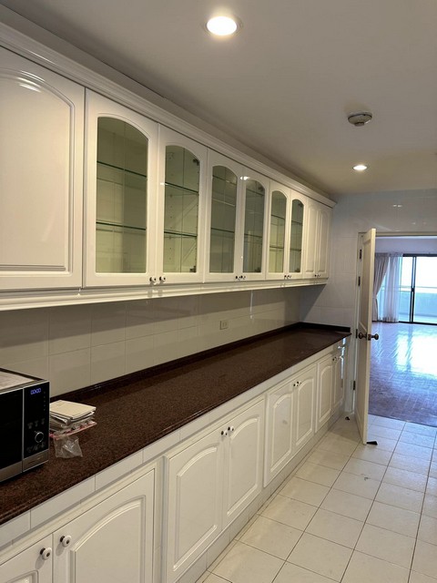 ให้เช่าคอนโดมิเนียมหรู 3 ห้องนอน ใจกลางเมือง สุขุมวิท Towerpark condo BTS นานา