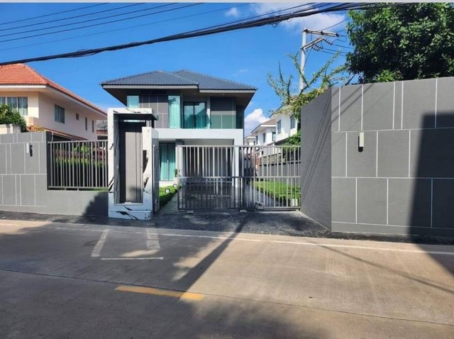 TEL :088-559 5199 คุณเอLine: https://line.me/ti/p/C0eGe0whLXขายบ้านเดี่ยว ทำเลดี บ้านงามเจริญ9 พัทยา หนองปรือ ชลบุรีเนื้อที่ 83 ตรว.ขนาด 4ห้องนอน 3 ห้องน้ำ1ครัวไทย 1ที่จอดรถหิ้วกระเป๋าเข้าอยู่ได้เลยค่าได้ของตามภาพเลยค่ามีการรักษาความปลอดภัย (รปภ.)สถานที่ใกล้เคียงโรงพยาบาลกรุงเทพพัทยาโรงพยาบาลบางละมุงโรงเรียนนานาชาติรีเจนท์ พัทยาเทสโก้โลตัสซุปเปอร์มาร์เก็ต พัทยากลางเซ็นทรัลเฟสติวัลพัท