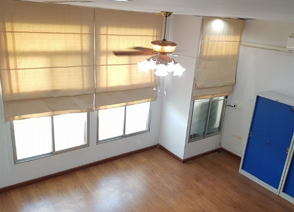 ให้เช่าทาวน์โฮม3ชั้น บ้านกลางเมือง บริติช ทาวน์ ศรีนครินทร์ (ศรีด่าน 24)   ใกล้สถานีศรีลาซาล