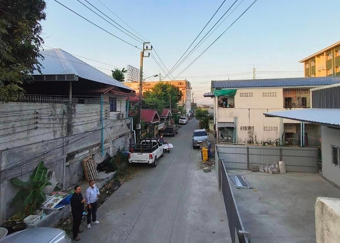 ให้เช่าโกดังสร้างใหม่ 150 ตรม  เข้าซอยจาก ถนนหลักบางกรวย-ไทรน้อย เพียง 50 เมตร บางบัวทอง นนทบุรี