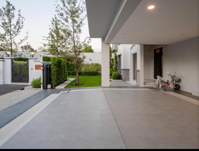  ให้เช่าบ้านเดี่ยว โครงการ นันทวัน พระราม 9 กรุงเทพกรีฑาตัดใหม่  4 ห้องนอน 5 ห้องน้ำ