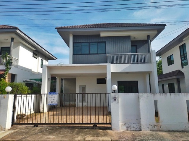   รายละเอียดเพิ่มเติม Code ID :  PAPT5_001  ราคาขาย 2,160,000  บาท- ขนาดพื้นที่ :  51.7 ตรว.  - พื้นที่ใช้สอย :  144 ตรม. - จำนวนห้อง :   3 ห้องนอน 2 ห้องน้ำ - ที่จอดรถ :   2 คัน- บ้านหันทางทิศ :  ตะวันออกเฉียงใต้ พิกัดทรัพย์ :  https://maps.app.goo.gl/QfWS6F6DauzG3a2p9    สถานที่ใกล้เคียง- ใกล้  ตลาดสระครก- ใกล้  โลตัส จอหอ- ใกล้  บุญถาวร เซ็นทรัลโฮม - ใกล้  สวนสาธารณะ จอหอสอบถามเพิ่มเติม/นัดชมโทร. 097-419-5982(พลอย)โทร. 096-932-4624(ออมสิน)Line : @panaya (มี@ด้านหน้า)�