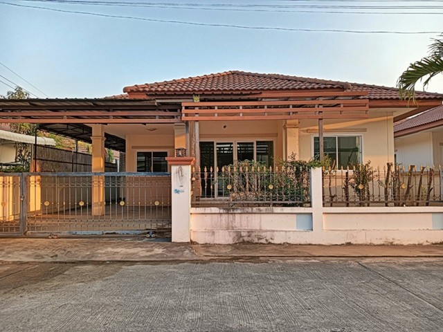   รายละเอียดเพิ่มเติม Code ID :  PAPT5_022  ราคาขาย  2,420,000   บาท- ขนาดพื้นที่ : 53 ตรว.  - พื้นที่ใช้สอย :  111 ตรม. - จำนวนห้อง :    2 ห้องนอน 2 ห้องน้ำ- ที่จอดรถ :    1 คัน- บ้านหันทางทิศ :  ตะวันตกเฉียงเหนือ พิกัดทรัพย์ :  https://maps.app.goo.gl/y4pxNrufuGLE9Cvk8     สถานที่ใกล้เคียง- ใกล้  ตลาดเซฟวัน- ใกล้  แม็คโคร นครราชสีมา3- ใกล้  โรงเรียนราชสีมาวิทยาลัย- ใกล้  แม็คโคร นครราชสีมา3สอบถามเพิ่มเติม/นัดชมโทร. 097-419-5982(พลอย)โทร. 096-932-4624(ออมสิ�