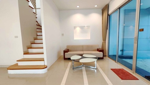 ARLหัวหมาก อ่อนนุช39-59ให้เช่าทาวน์โฮมใหญ่หัวมุม 3 ชั้น บ้านกลางเมือง  28ตรว. 189ตรม. 3นอน 3น้ำ 2จอดรถ 4แอร์  ซีคอนสแควร์