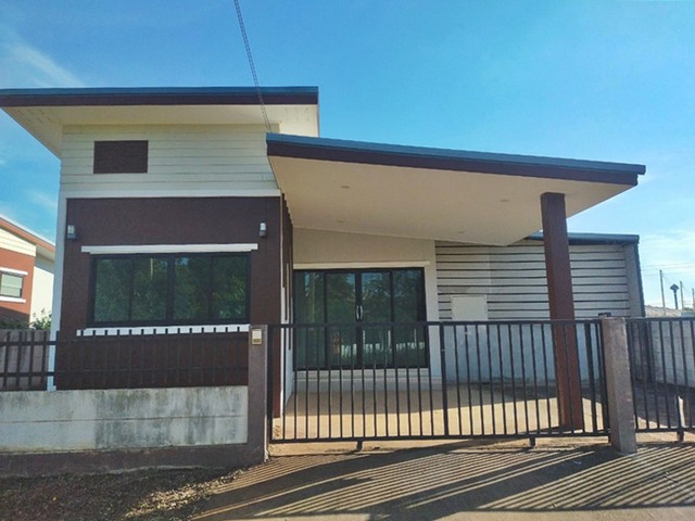   รายละเอียดเพิ่มเติม Code ID :  PAPT5_079  ราคาขาย  1,660,000  บาท- ขนาดพื้นที่ : 45 ตรว.  - พื้นที่ใช้สอย :  82.5 ตรม. - จำนวนห้อง :  2 ห้องนอน 2 ห้องน้ำ  - ที่จอดรถ :  1 คัน- บ้านหันทางทิศ :  ตะวันออกเฉียงเหนือ พิกัดทรัพย์ :  https://maps.app.goo.gl/A866itnvvnZg4zCu8    สถานที่ใกล้เคียง- ใกล้   ดูโฮม สาขา นครราชสีมา- ใกล้   แม็คโคร ฟู้ดเซอร์วิส หัวทะเล- ใกล้  ไทวัสดุ สาขานครราชสีมา2- ใกล้  โลตัส โคราช 2สอบถามเพิ่มเติม/นัดชมโทร. 097-419-5982(พลอย)โท�