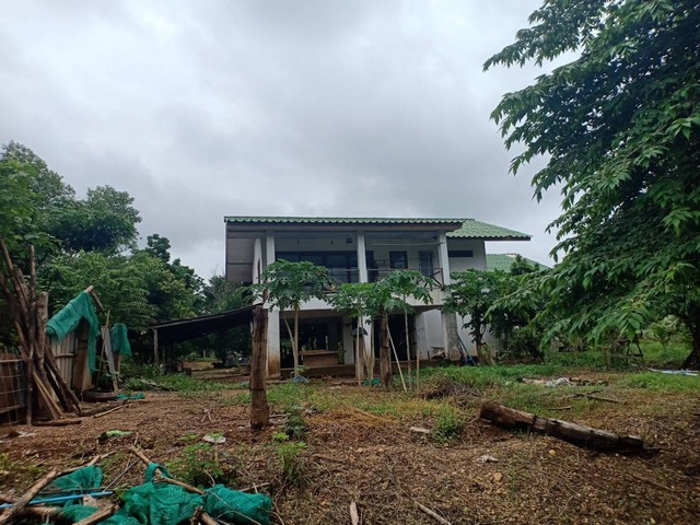 ขายบ้านพร้อมที่ดินติดแม่น้ำน่าน อำเภอเมืองอุตรดิตถ์ จังหวัดอุตรดิตถ์ รวม 12 ไร่