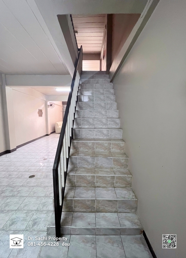 ขายอาคารพาณิชย์ ใกล้กว้าน ใจกลางเมืองพะเยา 17.6 ตรว. 2 ชั้นครึ่ง มีดาดฟ้า ต.รอบเวียง อ.เมือง จ.พะเยา