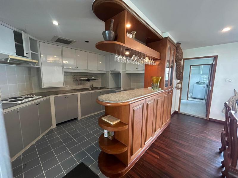 ให้เช่าคอนโดเพรสทีจ ธนาซิตี้ บางนา 2  ห้องนอน 173 ตรม ชั้น 13 วิวสนามกอล์ฟ พื้นไม้เนื้อแข็งปรับปรุงใหม่