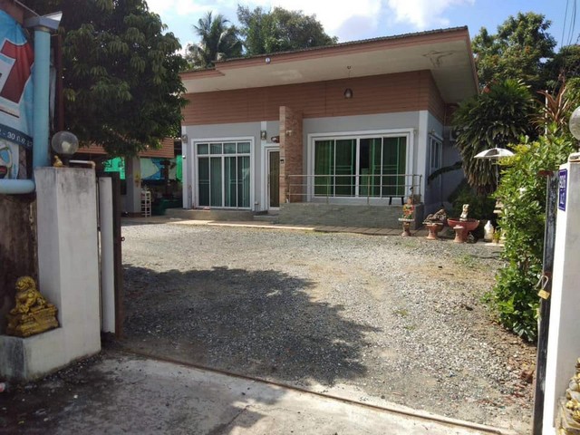 ขายบ้านเดี่ยวชั้นเดียว 126ตรว. 2นอน3น้ำ 4.2ลบ. ต.ท่าศาลา อ.เมือง เชียงใหม่ขายบ้านเดี่ยว เนื้อที่ 126 ตรว. พื้นที่ใช้สอย 104 ตรม.พิกัด : ต.ท่าศาลา อ.เมือง จ.เชียงใหม่ราคา 4.2 ลบ. (4,200,000 บาท)ค่าโอนคนละครึ่ง-------------------------------  2 ห้องนอน -  3 ห้องน้ำ-  1 ห้องโถงใหญ่-  ห้องนอนใหญ่มีห้องแต่งตัว-  ห้องพระ-  ห้องครัวในบ้าน-  ลานซักหลังบ้าน-  โรงรถแยก-  หน้าบ้านเนื้อที่เหลือเยอะมาก(กลับรถกะบะได้)-  เข้าซอยจ