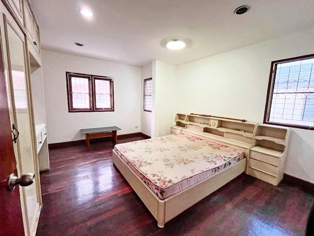 พัฒนาการ33-41 MRT คลองกลันตัน ตลาดเสรีมาร์เก็ต  ให้เช่าบ้านเดี่ยว 2 ชั้น 52ตรว. 170ตรม. พร้อมอยู่ 3นอน 4น้ำ ม.เกษมบัณฑิต 4แอร์ เซนต์มาร์ค