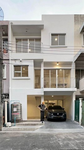 ให้เช่าโฮมออฟฟิศ  ย่านเลียบด่วน เกษตร นวมินทร์ หมู่บ้านไพรเวทวิลล่า นวมินทร์135 หลังบ้านวิวสวนและสระว่ายน้ำ  เล่นระดับ 2.5ชั้น