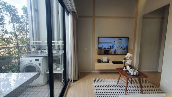 ขายดาวน์ ห้อง Co-Living 656,600 บาท (รวมผ่อนดาวน์ล่วงหน้า 12 งวด) Landmark @Grand Station ขนาด 26 ตรม. รวม 2 ชั้น 48.50 ตรม.(ห้องแบบนี้ที่โครงการขายหมดแล้ว)ห้อง C813 2 ห้องนอน 2 ห้องน้ำ 2 ชั้น ห้องชั้น 8เหมาะสำหรับครอบครัวที่ต้องการห้องนอนส่วนตัวหรือ แยกเป็น 2 ห้อง ปล่อยเช่าห้อง เป็น Co-Living – ห้องที่แยกความเป็นส่วนตัวภายในห้องเพดานสูงอย่างชัดเจน ลักษณะพื้นที่ภายในจะได้ Feeling เหมือนบ้าน 2 ชั้น ที่แยกพื้นที