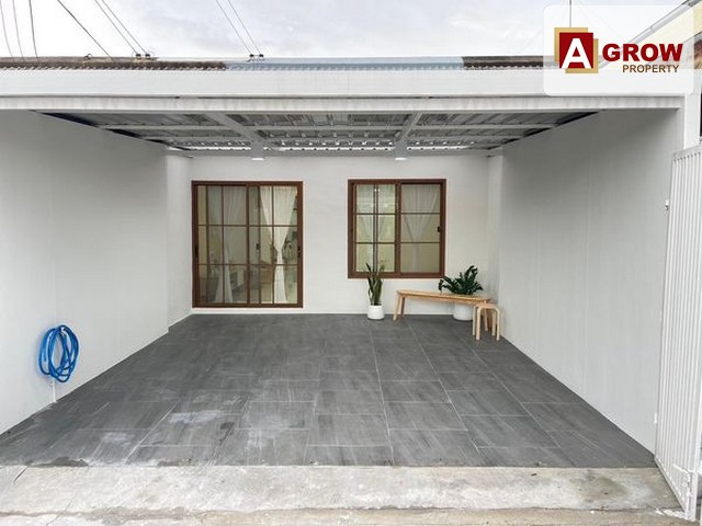 หมู่บ้านพูนสิริ ซอยสุคนธสวัสดิ์ 9  ตกแต่งใหม่พร้อมอยู่ที่ตั้ง : ซอยสุคนธสวัสดิ์ 9 แขวงลาดพร้าว เขตลาดพร้าว กรุงเทพมหานคร รหัสทรัพย์ : AGT00316ราคาขาย 2,990,000 บาท **ฟรีโอน**รายละเอียด : - ทาวน์เฮาส์ ชั้นเดี่ยว - ทาวน์เฮาส์ 1 ชั้น (หน้าบ้านทิศตะวันออก)- ขนาด 29 ตรว.- 3 ห้องนอน - 2 ห้องน้ำ - 1 ห้องครัว - 2 ที่จอดรถจุดเด่น : - บ้านรีโนเวทใหม่พร้อมเขาอยู่ - เดินทางสะดวก สถานที่ใกล้เคียง : -โรงเรี