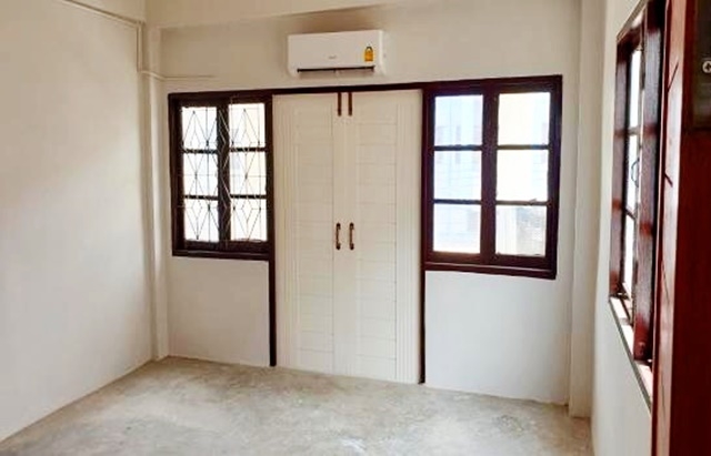 ให้เช่าอาคารพาณิชย์ 3.5 ชั้น 20ตรว. 150ตรม.BTS แพรกษา ใหญ่มาก ถูกสุด 2นอน 1น้ำ 3จอดรถ 3แอร์ แบล็ค มาร์เก็ต