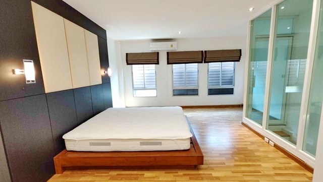 บ้านกลางเมือง 27ตรว.ARLหัวหมาก MRT ศรีนุช ให้เช่าทาวน์โฮมใหญ่หัวมุม 3 ชั้น 180ตรม. 3นอน 3น้ำ 2จอดรถ 4แอร์  ซีคอนสแควร์