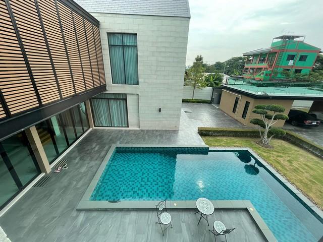 ขายบ้านหรู 2 ชั้นรามอินทรา 117 ใกล้แฟชั่นไอเเลนด์ สไตล์ nordic บนเนื้อที่ 600 ตรว.พื้นที่ใช้สอยกว่า 900 ตรม. 3 ห้องนอน 5 ห้องน้ำ