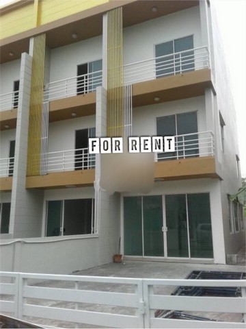 ให้เช่า ทาวน์โฮม  งามวงศ์วาน ใกล้  มหาวิทยาลัยบัณฑิตย์  ราคา  20,000   คุณเจี๊ยบ  Tel. 094  448  5038  Tel. 093  678 5948 