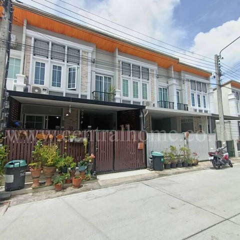 รหัสทรัพย์  5076ทาวน์เฮ้าส์ โกลเด้นท์ทาวน์ 2 ปิ่นเกล้า จรัญสนิทวงศ์ที่ตั้ง : ถนนบางกรวย-ไทรน้อย ต.บางกรวย อ.บางกรวย จ.นนทบุรี 11130รายละเอียดทรัพย์- ทาว์เฮ้าส์ 2 ชั้น, ขนาดที่ดิน 18.5 ตารางวา, พื้นที่ใช้สอย 98 ตารางเมตร- 4 ห้องนอน, 2 ห้องน้ำ, 1 ห้องครัว, 1 ห้องนั่งเล่น, 2 ที่จอดรถ- มีแอร์ 3 เครื่อง, ปั้มน้ำ แท้งค์น้ำ, ผ้าม่านทั้งหลัง สิ่งอำนวยความสะดวก- รักษาความปลอดภัย 24 ชั่วโมง, รปภ., ก