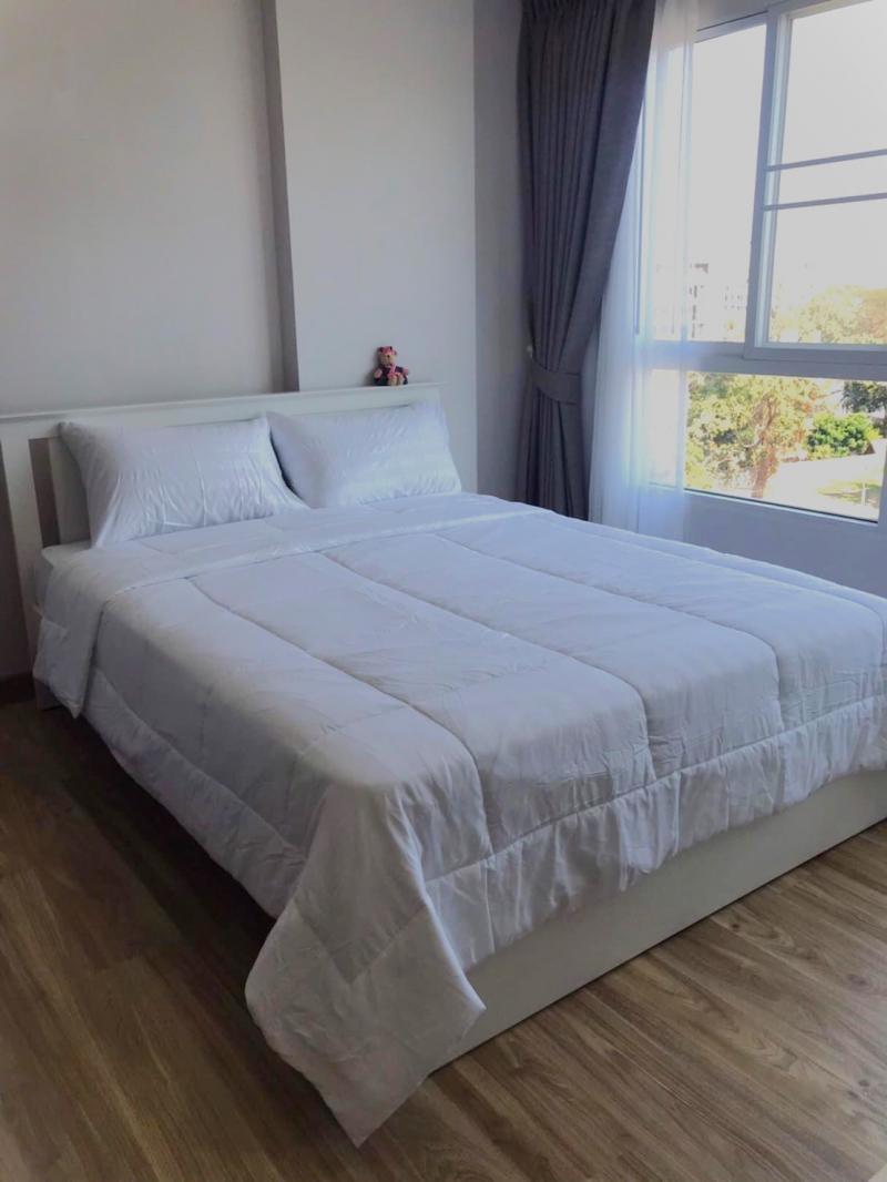 #ขาย D condo campus หลังมช. ทำเลดีห้องใหม่วิวสวย Fully Furnished ขนาดห้อง 30 ตรม. ชั้น 6 ตึก B พร้อมเฟอร์นิเจอร์ วิวเมืองเชียงใหม่ คุ้มสุดๆราคานี้ 2.37 ล้านบาท ค่าโอนคนละครึ่ง.- เครื่องซักผ้าฝาหน้า- แอร์ 1 เครื่อง - เครื่องทำน้ำอุ่น- ไมโครเวฟ- ตู้เย็น ทีวี .- คอนโดมีสระว่ายน้ำ ฟิตเนส ซื้ออยู่เองหรือลงทุนปล่อยเช่าก็คุ้มค่า - ทำเลดีหลังมช. เดินทางสะดวก ใกล้ร้านอาหาร ,7-11 .สถานที่ใกล้เคียง- มหาว