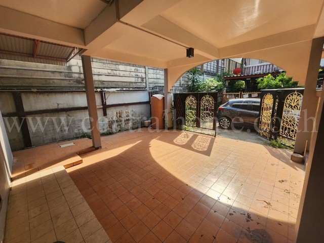 ทาวน์เฮ้าส์ อัมรินทร์นิเวศน์ 2 นวมินทร์ 90 หลังริม ราคาถูก รีโนเวทแล้ว